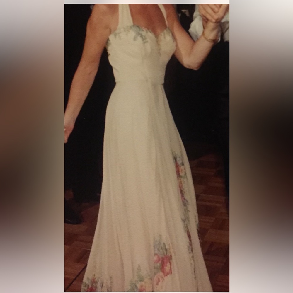 Vintage dress w flowers appliqué lined w like a satin lining